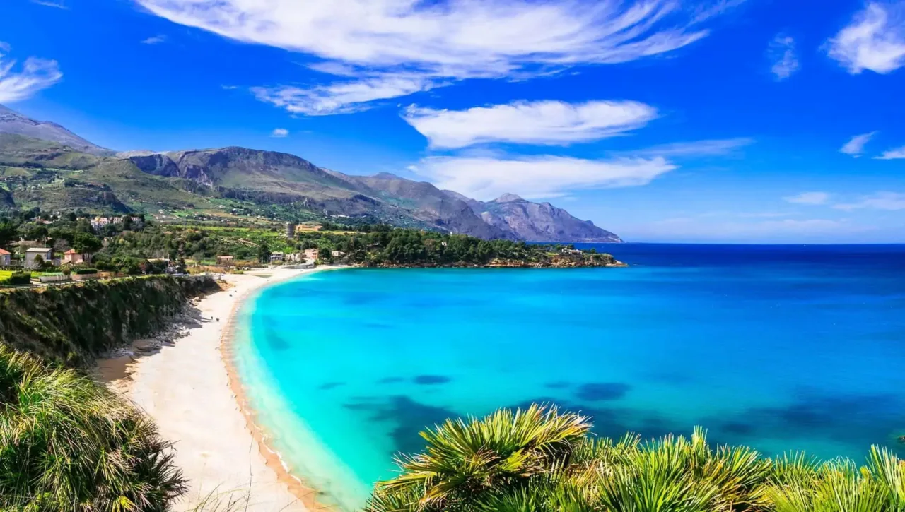 Ecco i borghi di mare perfetti per una fuga romantica a giugno Ecco i borghi di mare perfetti per una fuga romantica a giugno