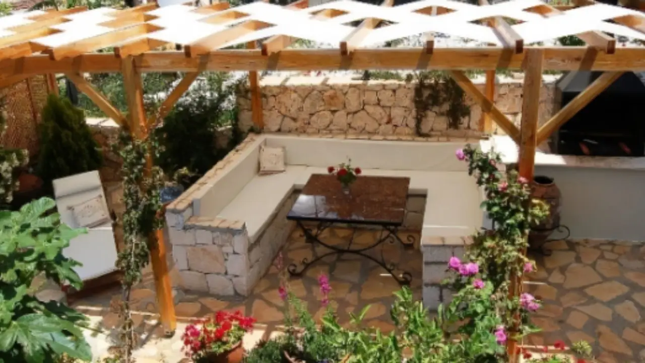 Come creare un angolo relax in giardino con mobili riciclati: le migliori idee green del 2025 Come creare un angolo relax in giardino con mobili riciclati: le migliori idee green del 2025