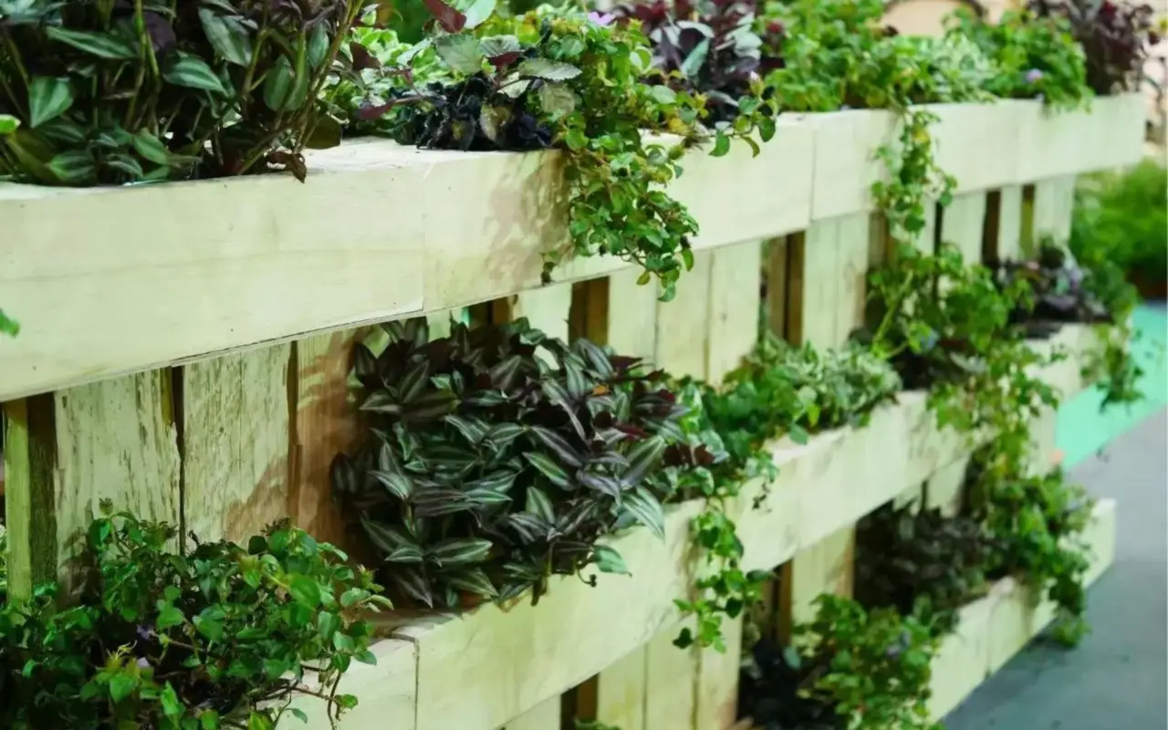Come creare un angolo relax green in giardino con mobili riciclati: le idee top del 2025 Come creare un angolo relax green in giardino con mobili riciclati: le idee top del 2025