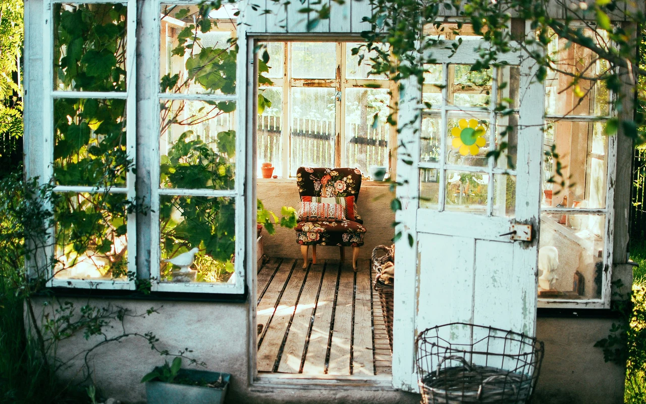 Come creare un angolo relax green in giardino con mobili riciclati: le idee top del 2025 Come creare un angolo relax green in giardino con mobili riciclati: le idee top del 2025